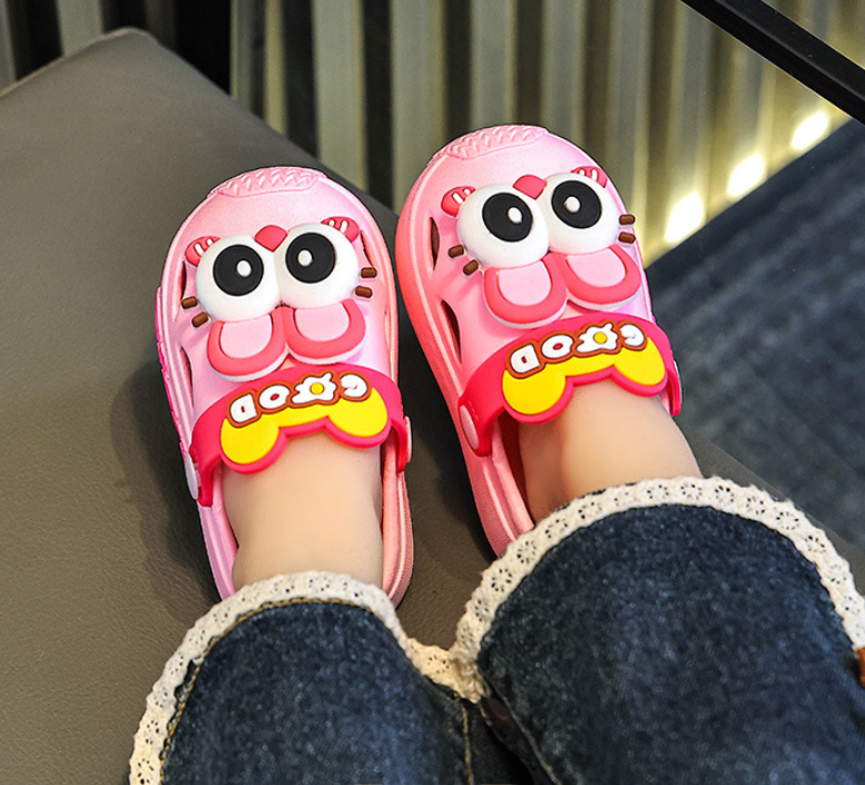 Kids’ Cute Cartoon Deer Clogs – 2-in-1 Slippers & Sandals