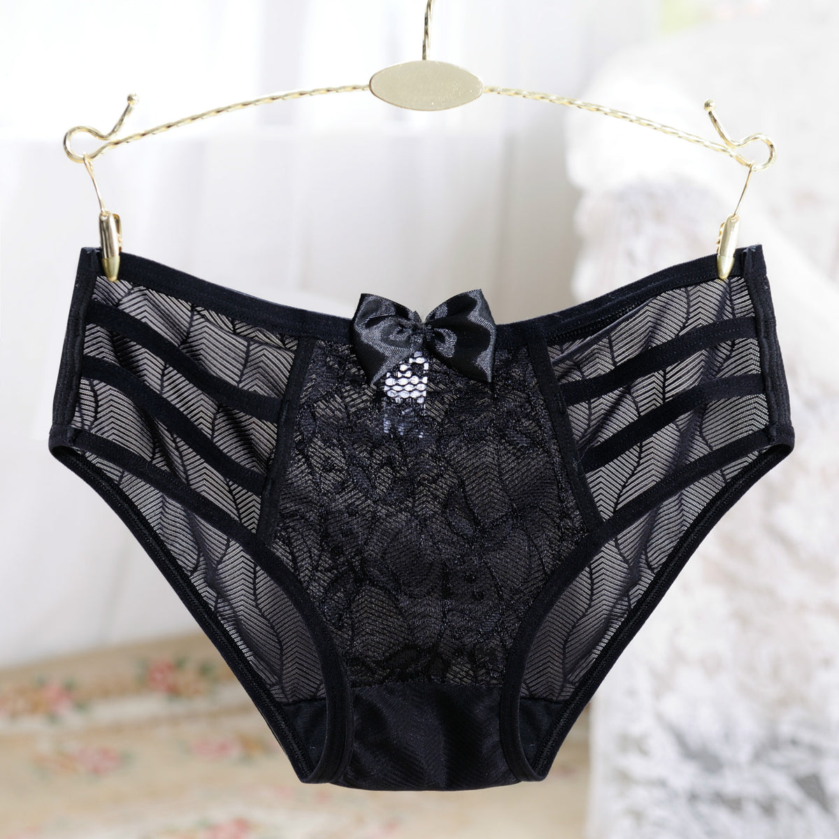 Women's Low-Rise Breathable Lace Panties with Cotton Gusset